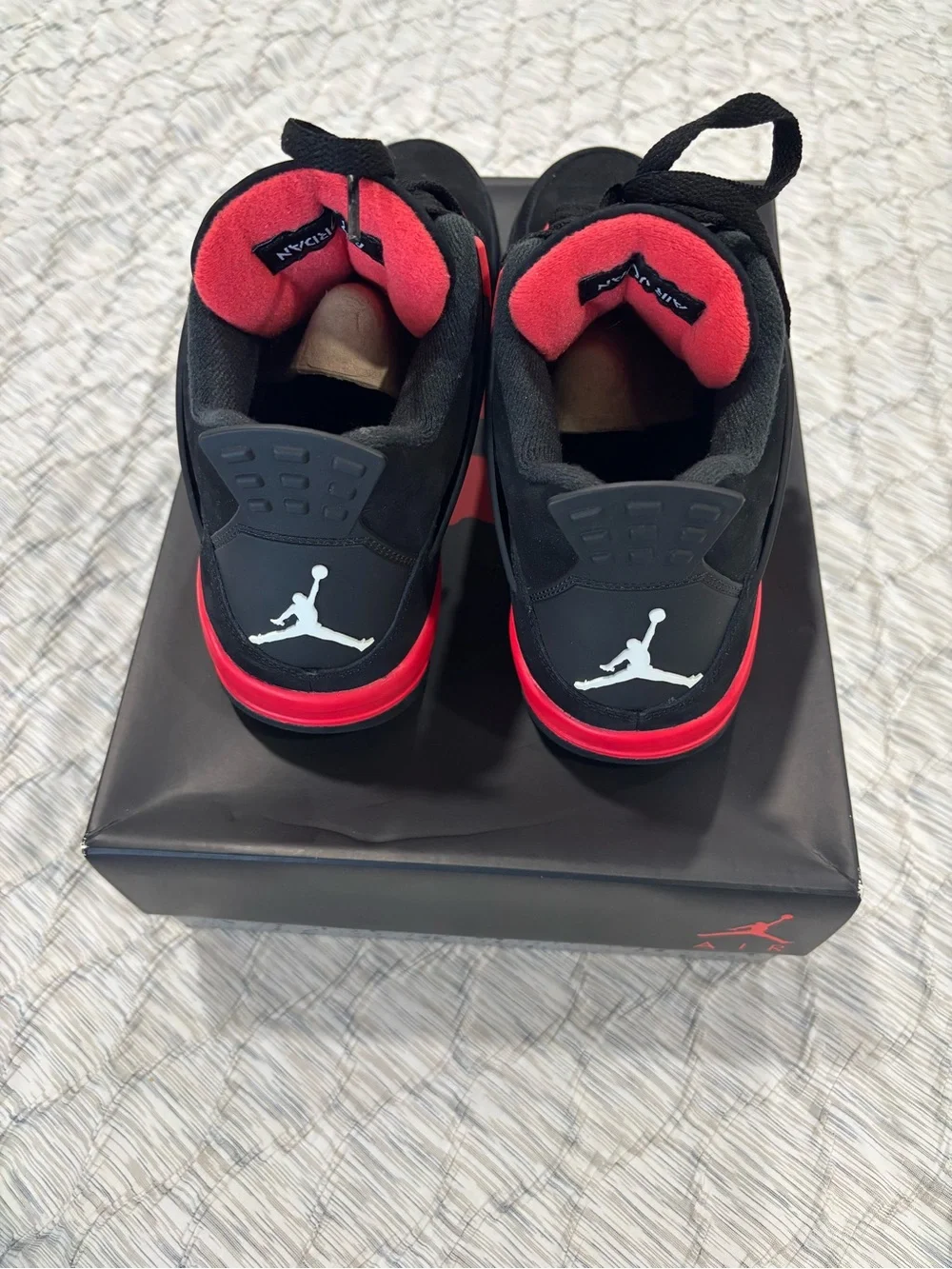 Jordan Men's Black and Red Retro Basketball Sneakers